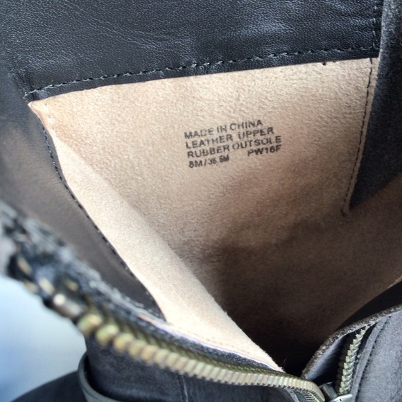 Michael Kors Ashton Zippered Booties. Size 8 - Picture 8 of 9